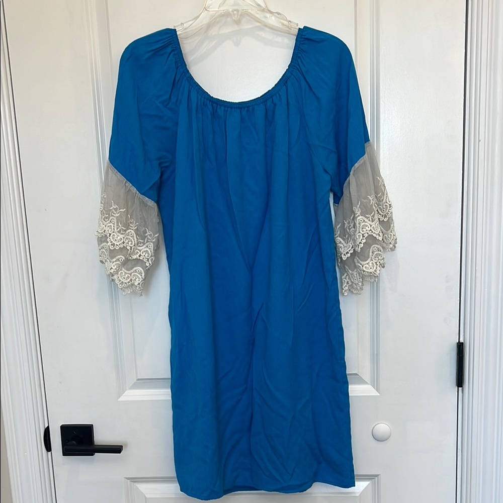 Elegant Blue Dress with Lace Sleeves